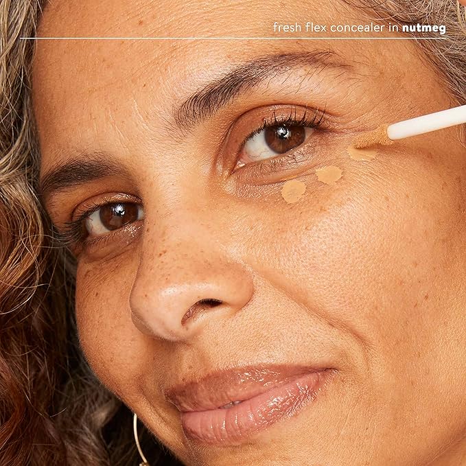 Honest Beauty Fresh Flex Concealer with Niacinamide + Vitamin E + Hyaluronic Acid | Vegan + Cruelty free | Nutmeg, 0.17 fl oz