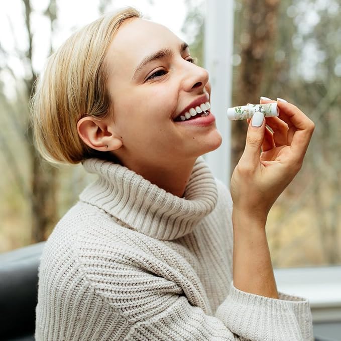 OLYCRAFT 100Pcs Self-Adhesive Lip Balm Tag Stickers 1.7x2.1 inch Waterproof Adhesive Stickers with White Rose Flower Lipstick Tag Sticker for Lip Balm Container Tubes Lipstick Wrapping Decoration