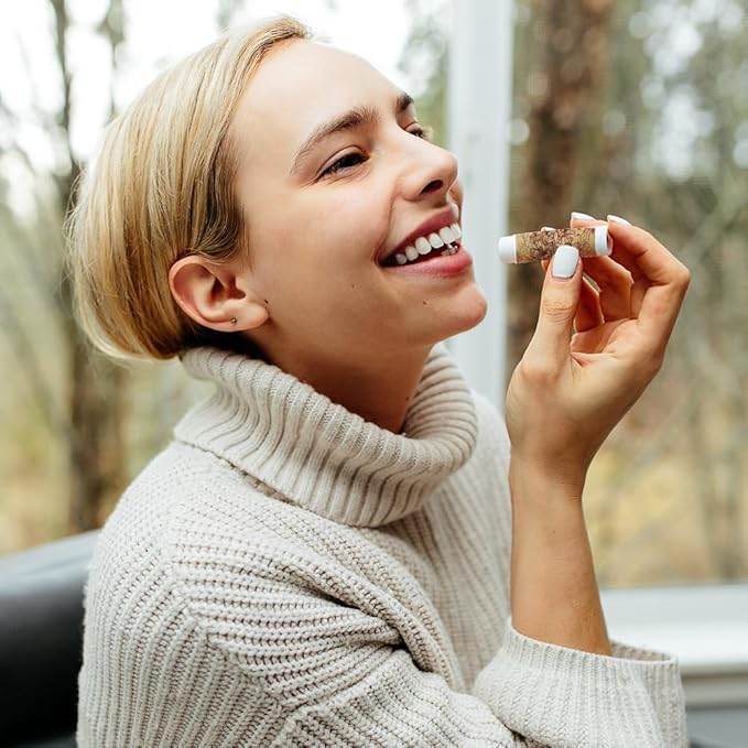 OLYCRAFT 100Pcs Self-Adhesive Lip Balm Tag Stickers 1.7x2.1 inch Waterproof Adhesive Label with Vintage Flower Rectangle Lipstick Tag Sticker for Lip Balm Container Tubes Lipstick Wrapping Decoration