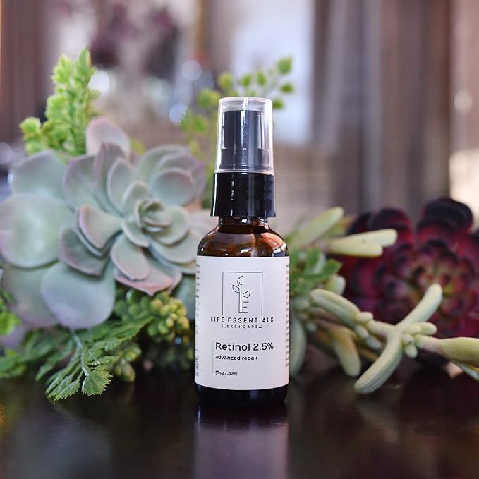 Life Essentials Retinol Serum 2.5% for Wrinkles, Fine Lines, Acne Scars, & Skin Blemishes- Vitamin A + Hyaluronic Acid, Vitamin E, Organic Green Tea, Jojoba Oil - Organic and Natural